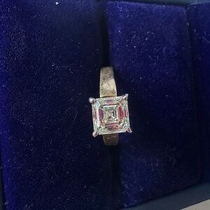 Elegant Gold Diamond Ring